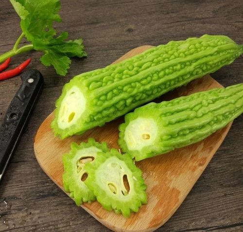 刺瓜用不用去皮吃呢视频,刺瓜去皮还是直接吃？揭秘食用技巧
